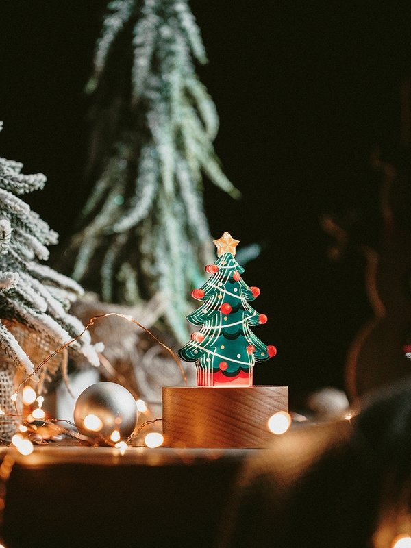 Weihnachtsbaum mit progressiver Beleuchtung